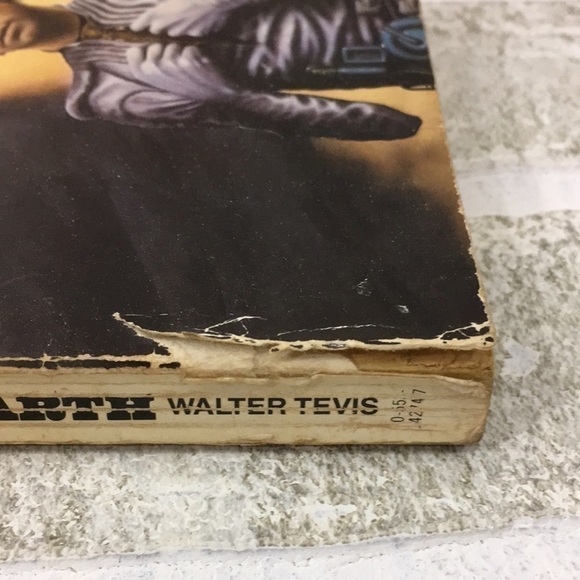 “The Man Who Fell To Earth” Vintage Science Fiction Paperback Book - Picture 6 of 8